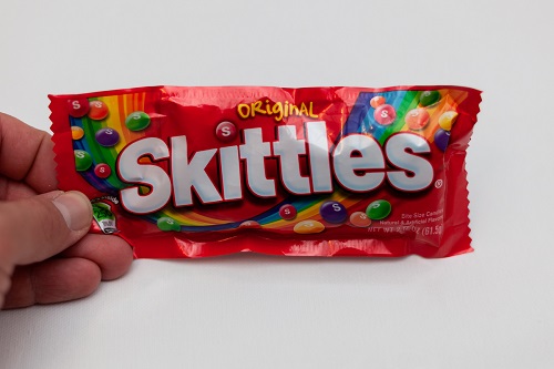 Skittles борется с контрафактными конфетами